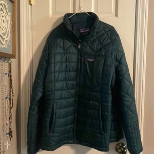 Patagonia womens XL puffer jacket. Like New. Green.